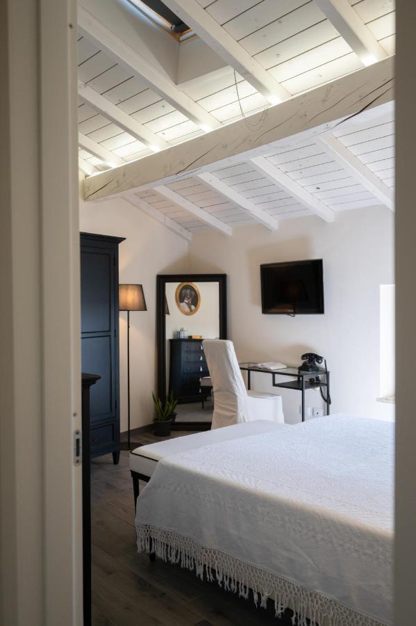 Maison 1933 Bed & Breakfast