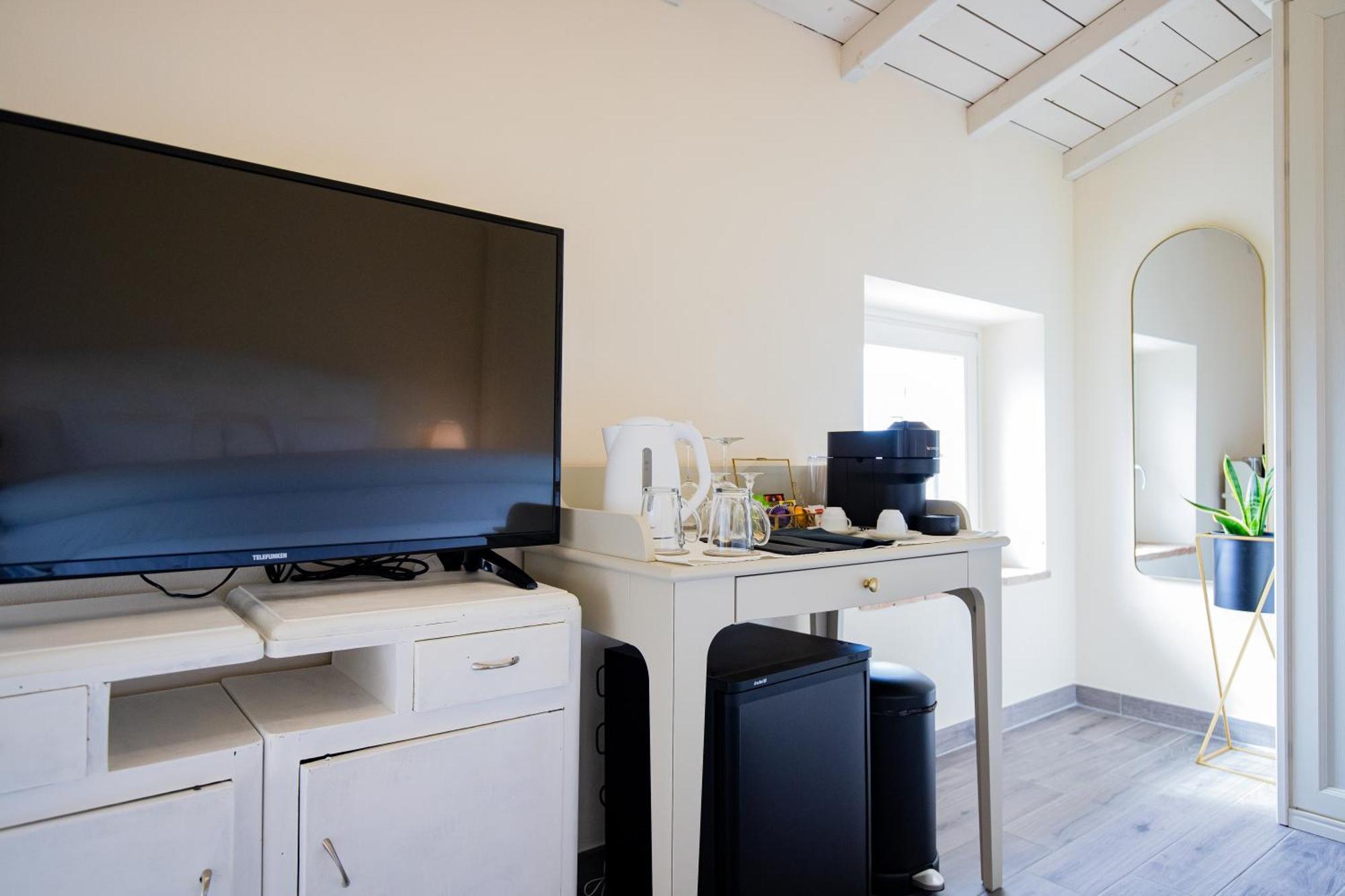 Maison 1933 Bed & Breakfast *