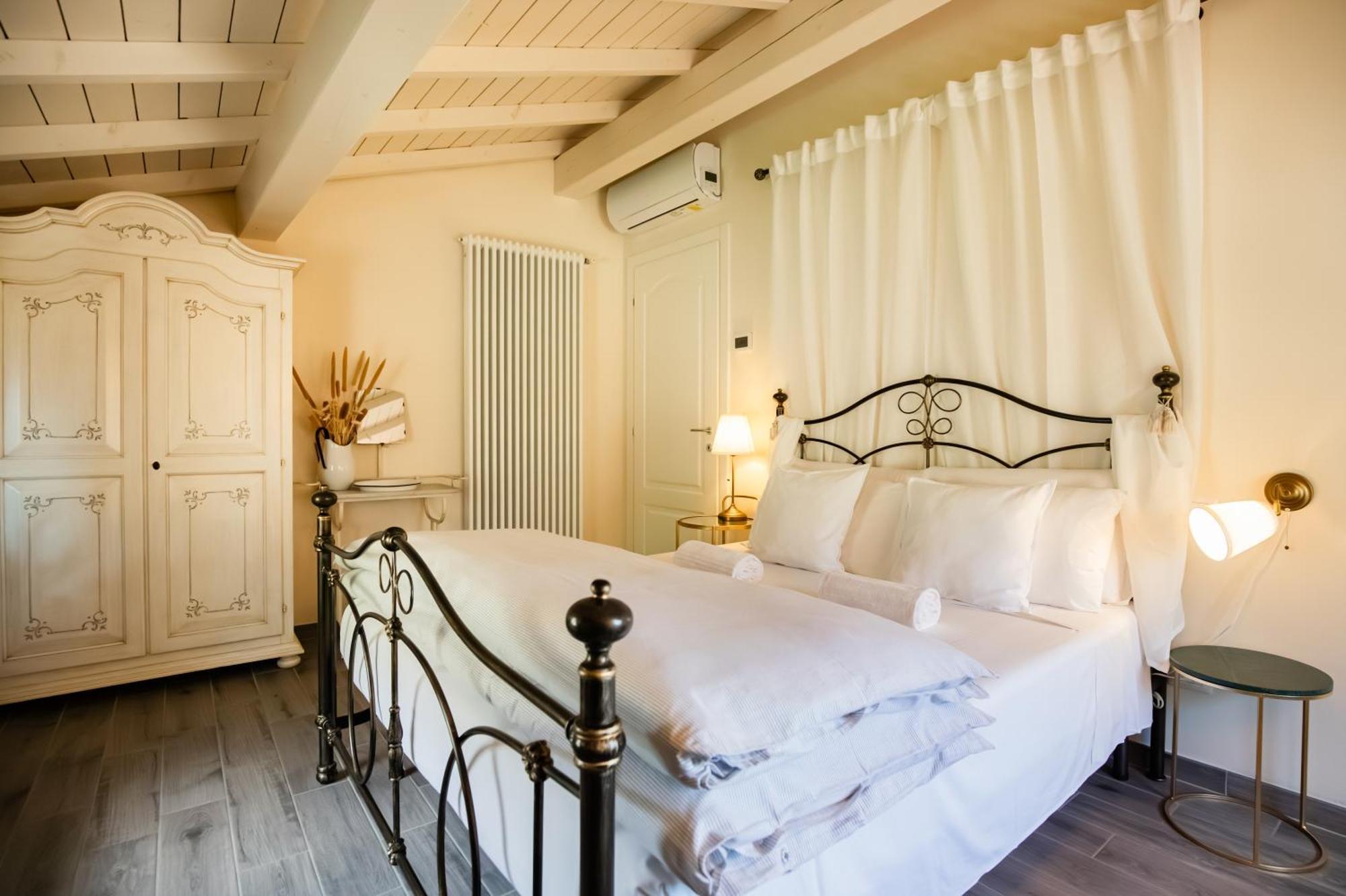 Maison 1933 Bed & Breakfast